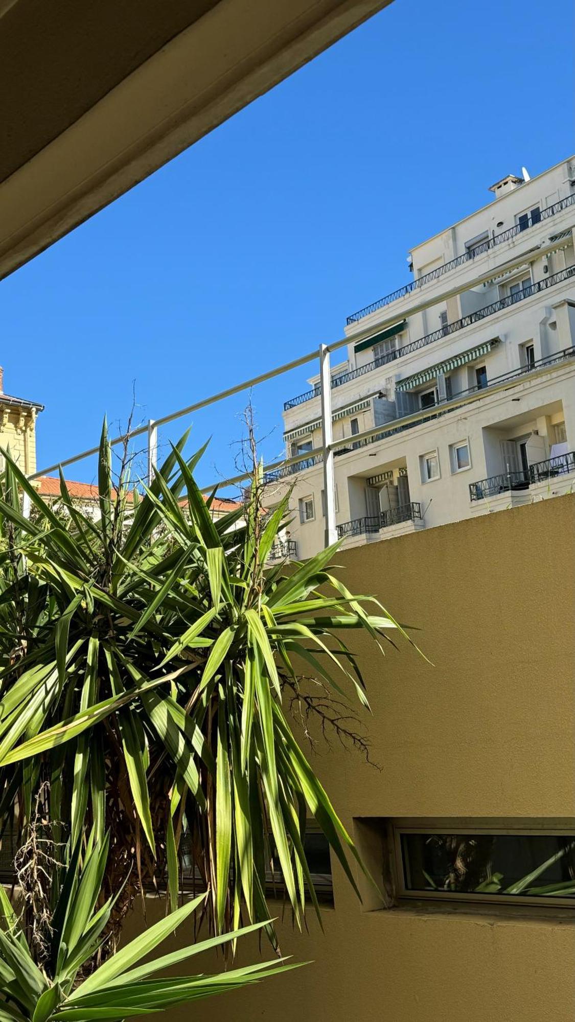 F Massenet Apartment *