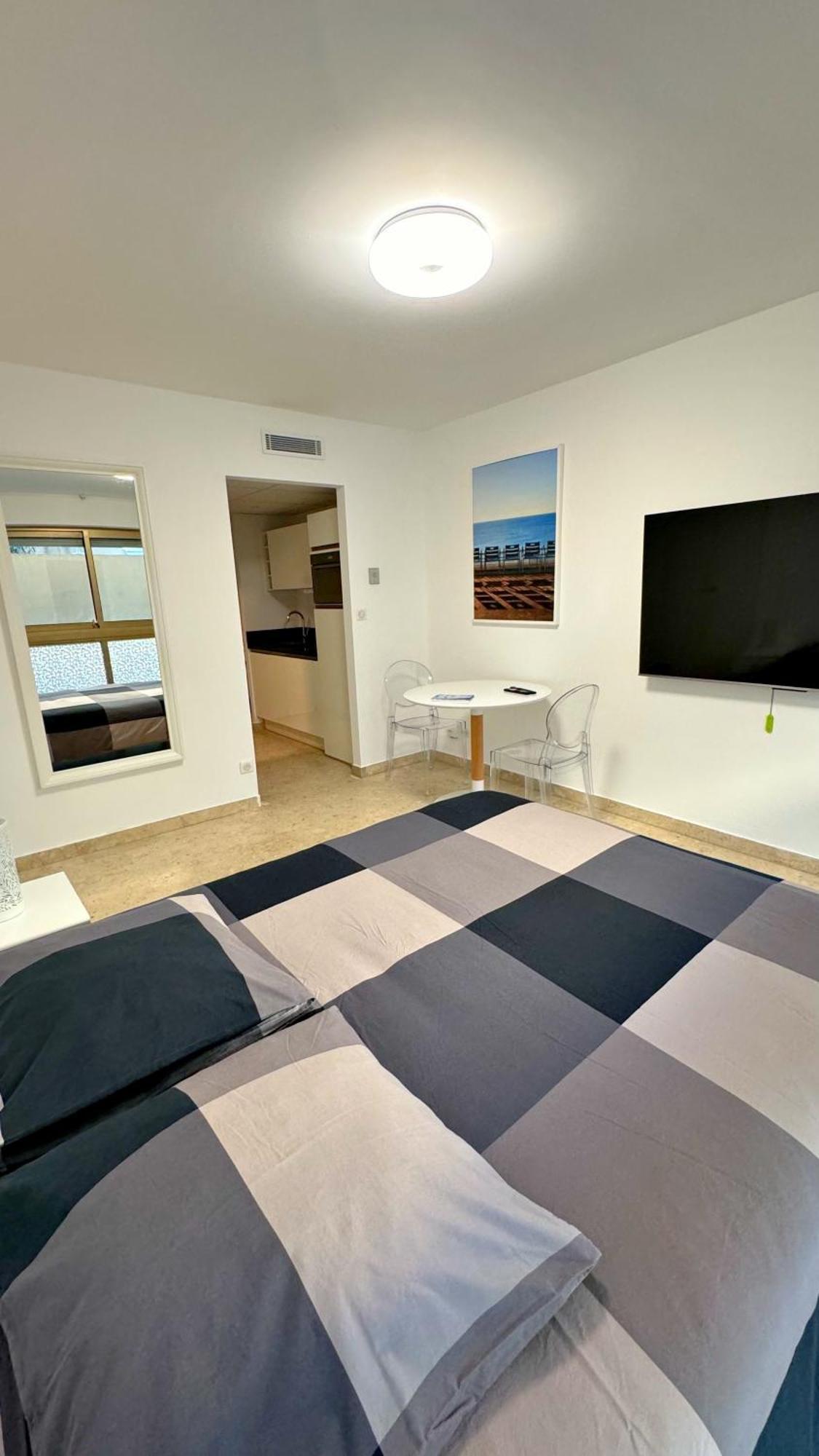 F Massenet Apartment Nizza